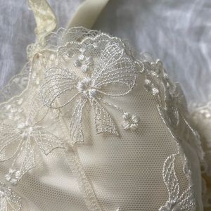 Cream Agent Provocateur set;  lace bow details.